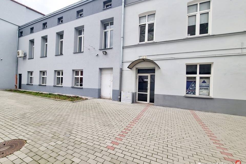 Duża kawalerka z miejscem parkingowym i pom. gosp.na Śródmieściu w Łodzi