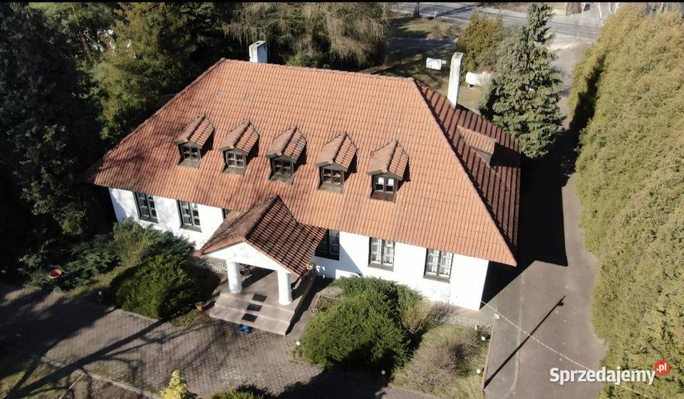 Posiadłość w stylu Dworku Polskiego Brzeziny